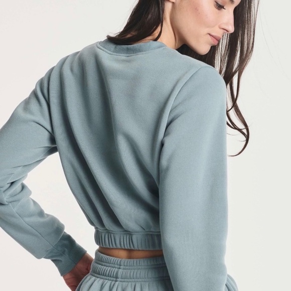 Essentials 3 PACK: WOMEN'S FLEECE CROPPED SWEATSHIRTS Size 1X - NEW - Picture 5 of 8